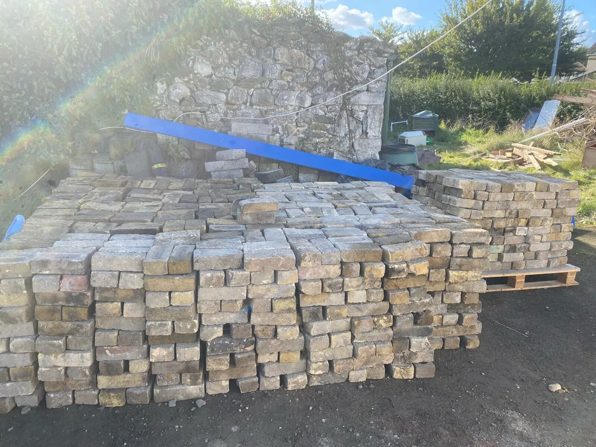 2500 Dolphins barn bricks for sale in Co. Dublin for €1 on DoneDeal