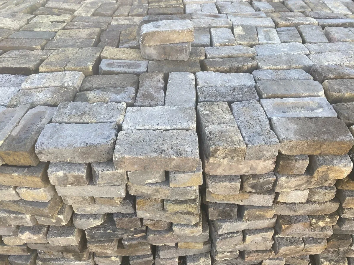 2500 Dolphins barn bricks for sale in Co. Dublin for €1 on DoneDeal