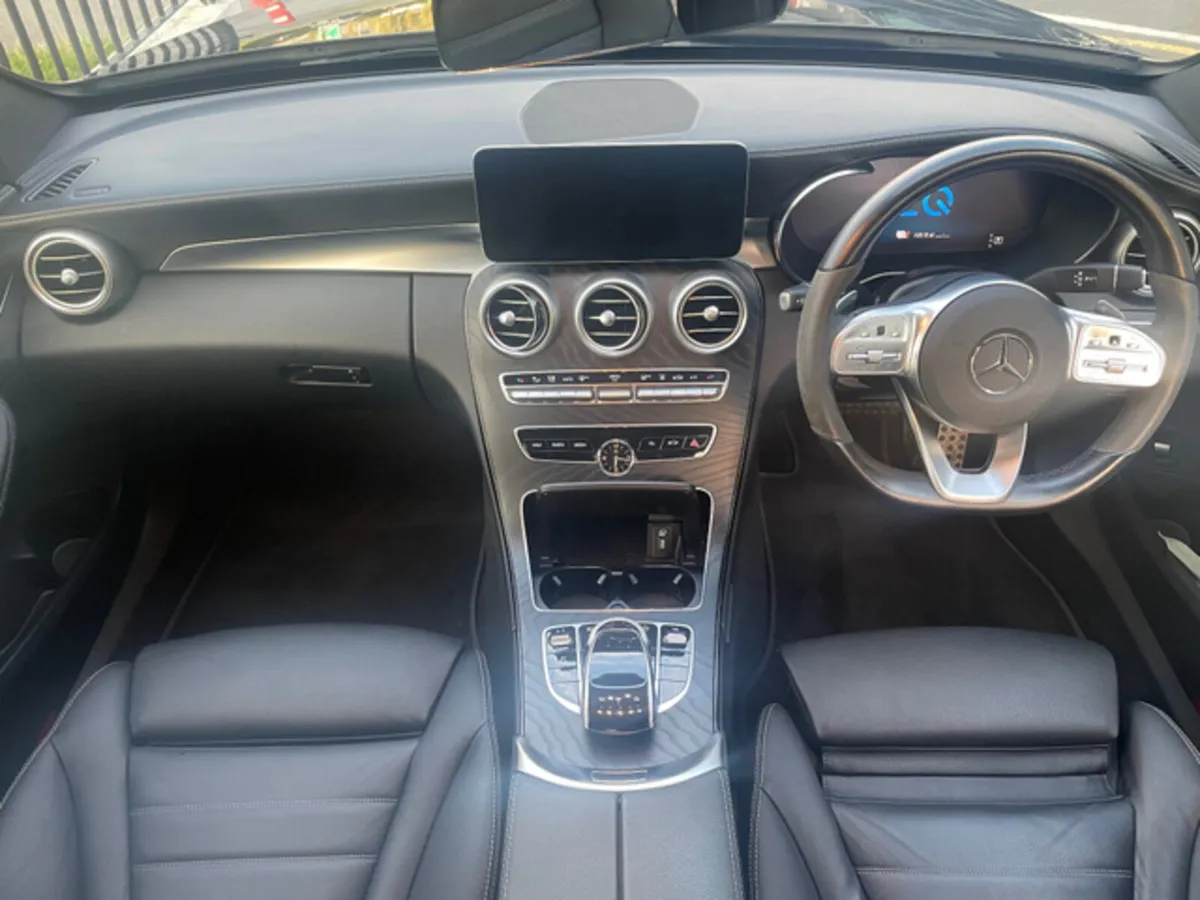 Mercedes C300de AMG LINE PREMIUM NIGHT EDITION - Image 2