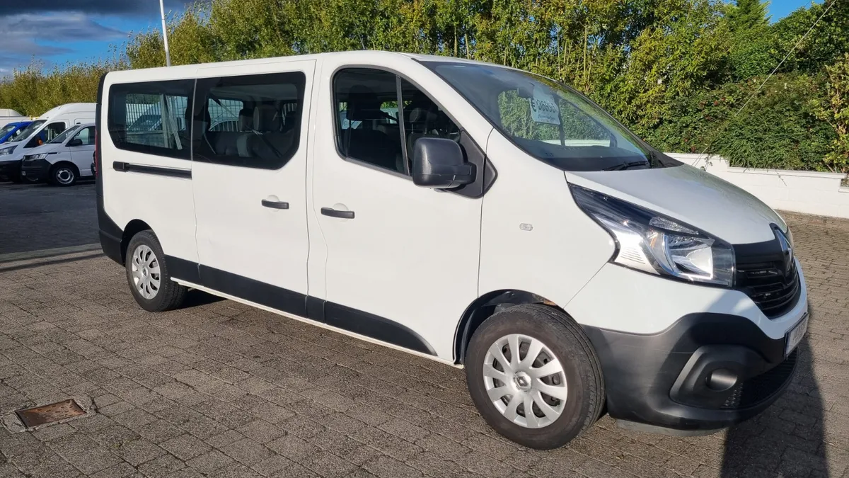 172 RENAULT TRAFIC LWB 9 SEATER LOW MILES - Image 2