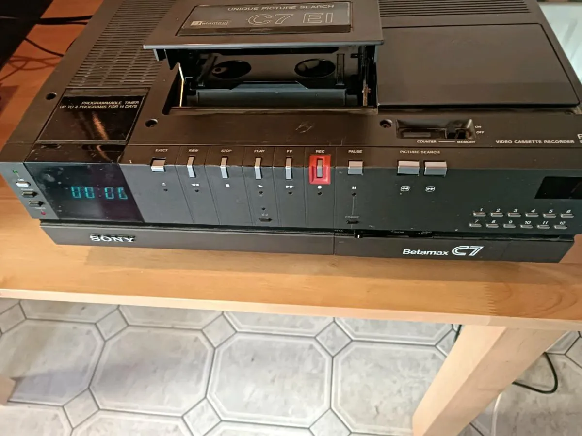 Video recorder - Image 1