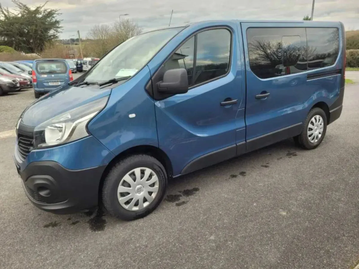 Wheelchair Accessible 2019 Renault Trafic - Image 4