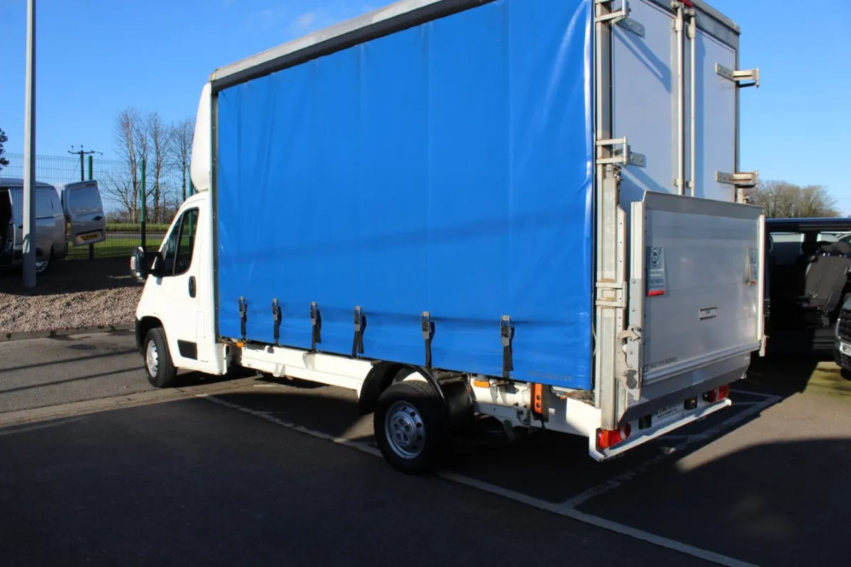 2021 Peugeot Boxer 335 L4 Curtainsider - Image 3