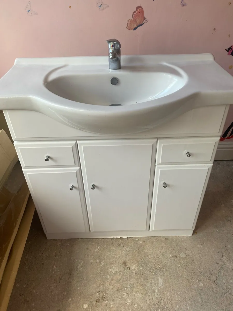 Bathroom vanity and sink for sale in Co. Dublin for €100 on