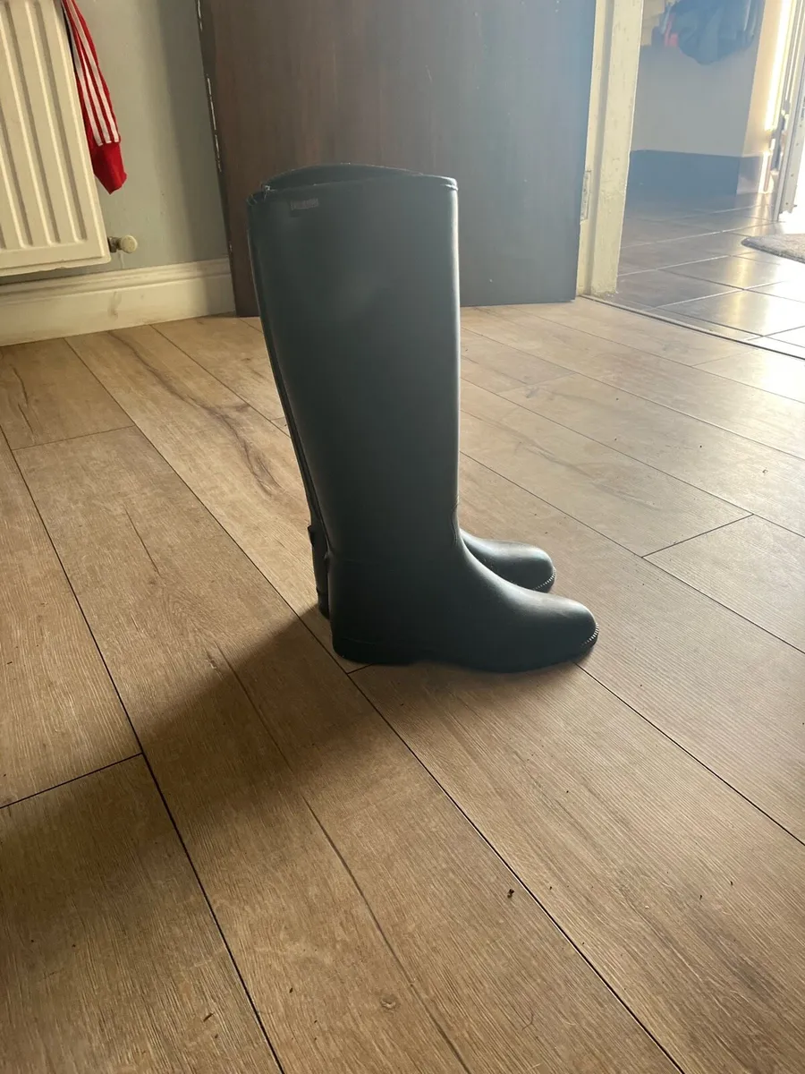 Horse riding boots for sale in Co. Offaly for €50 on DoneDeal