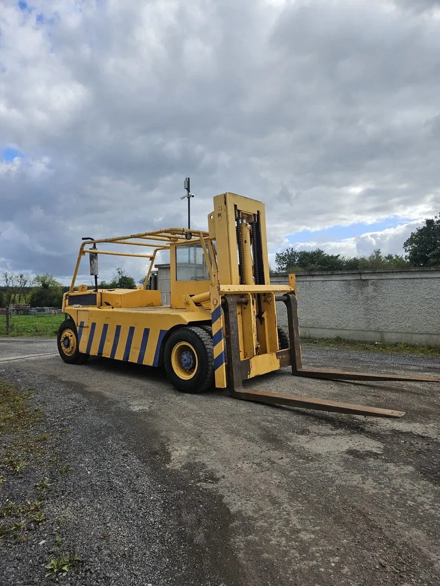 Henley 12 t forklift - Image 1