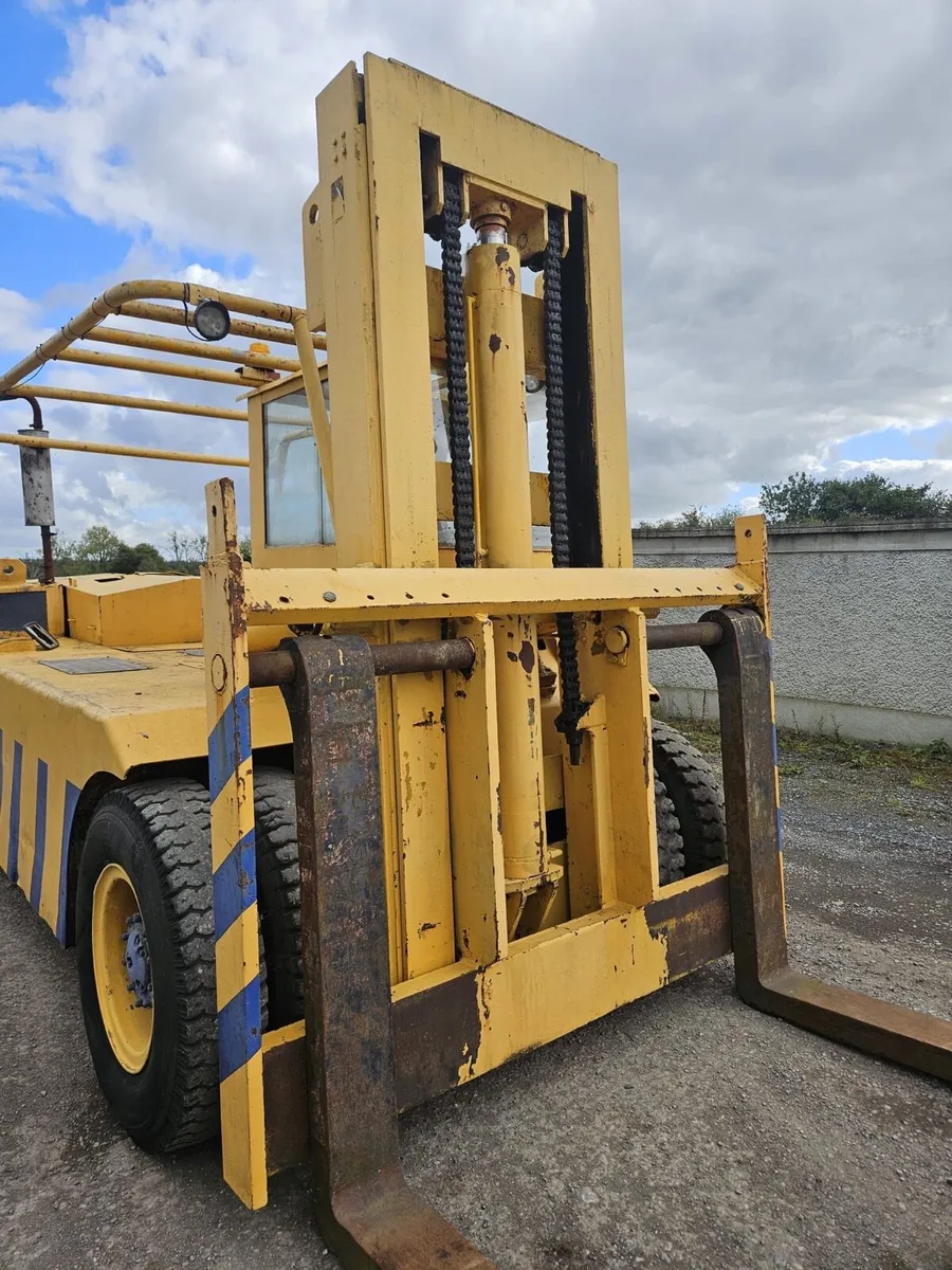 Henley 12 t forklift - Image 4