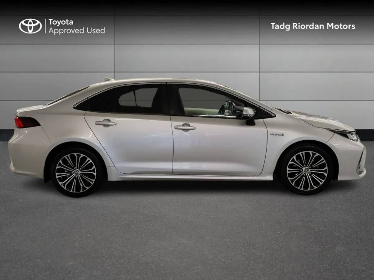 Toyota Corolla Hybrid Luna Sport - Image 3