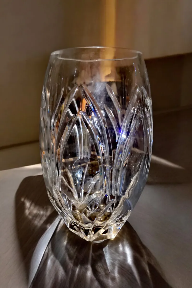 Massive and heavy Galway crystal vase - Image 1