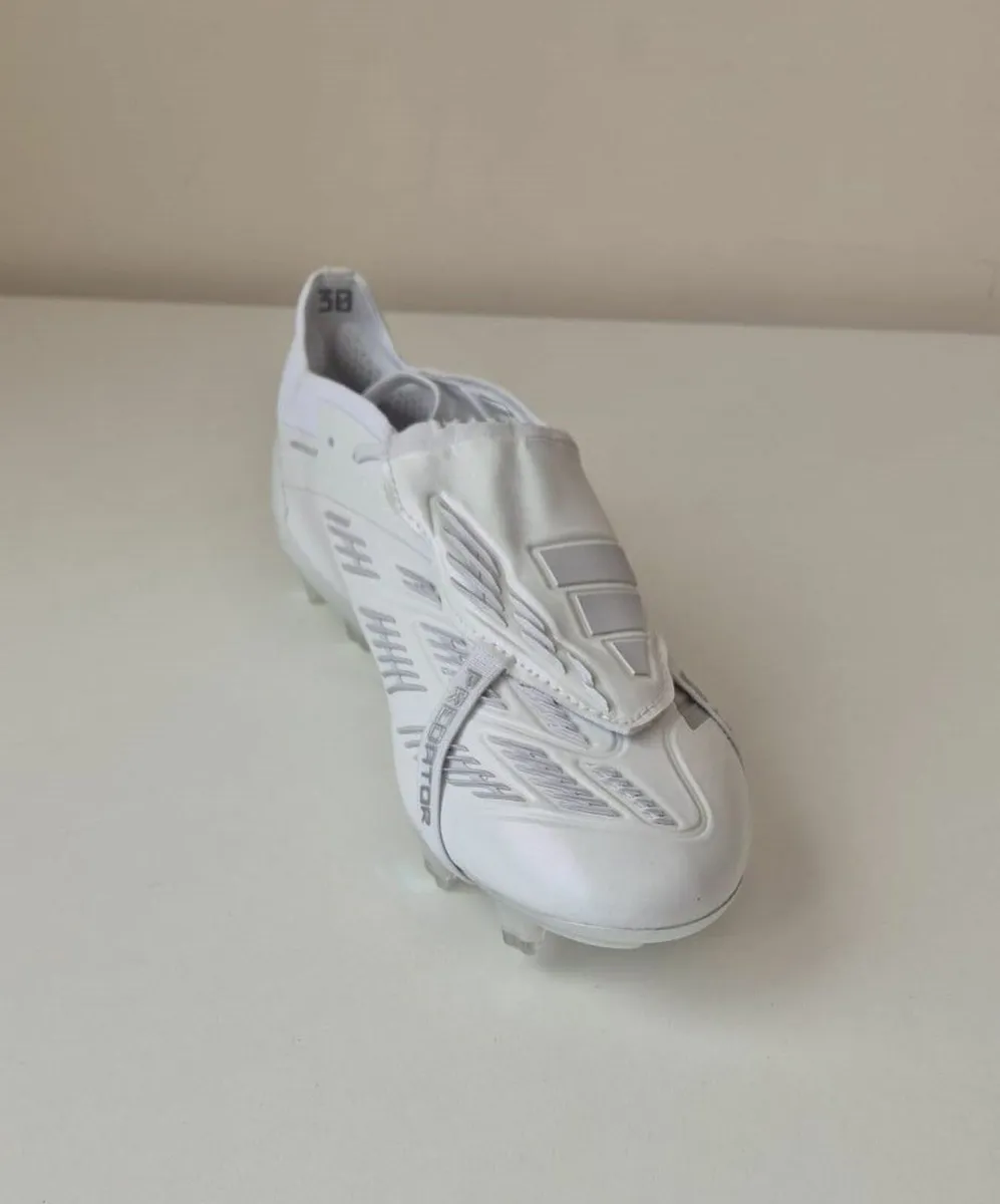 Adidas Predator Elite Size 8 Tongue FG White - Image 1