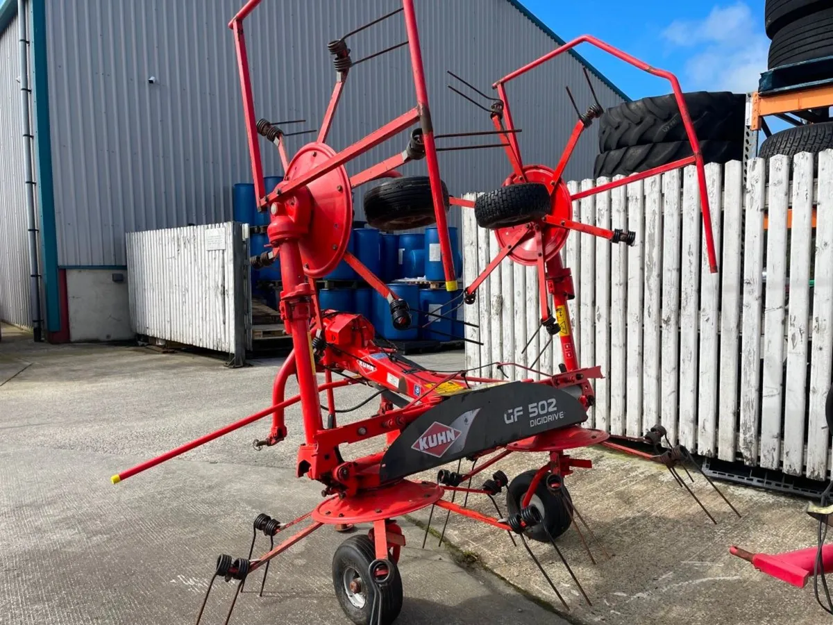 Kuhn GF502 Tedder - Image 4