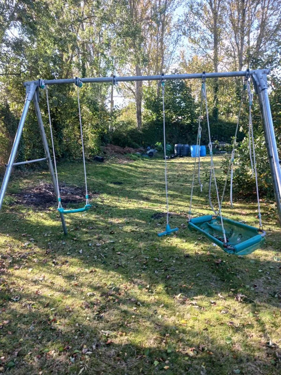 Swing set - Image 1