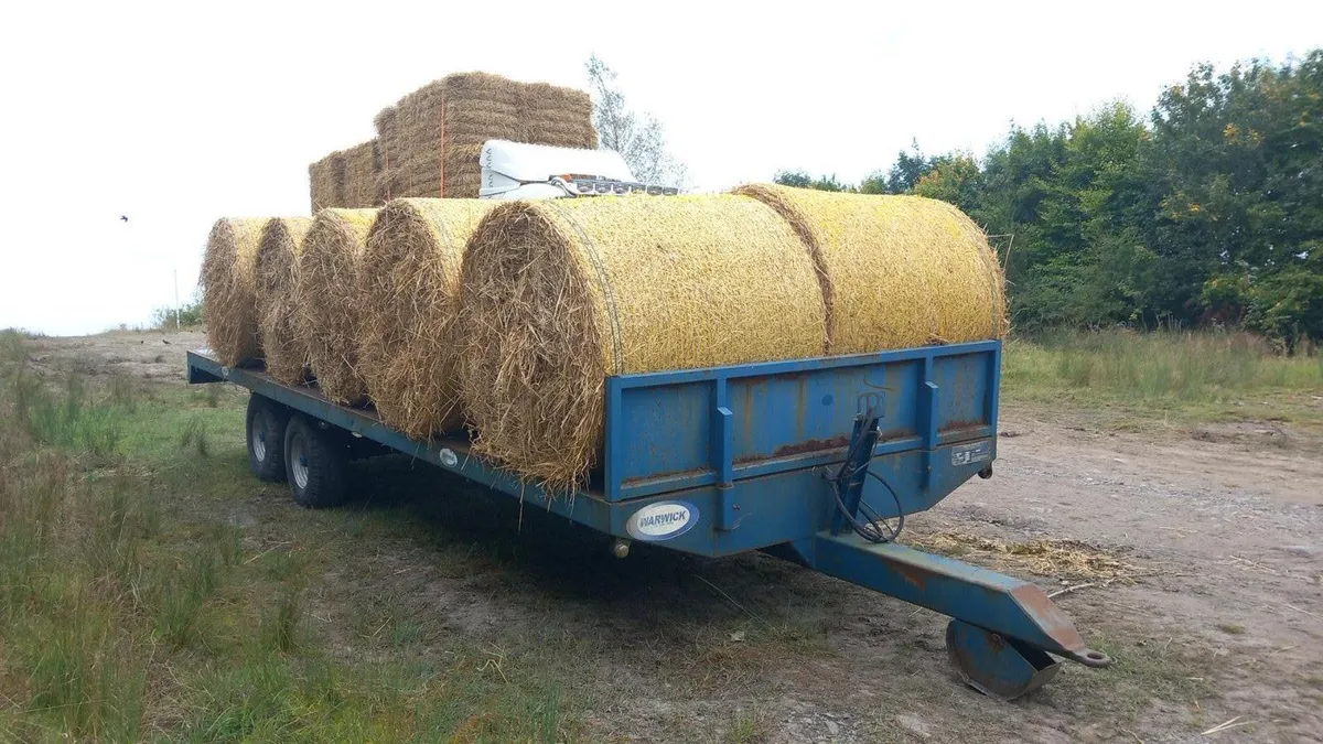 Bale trailer - Image 1