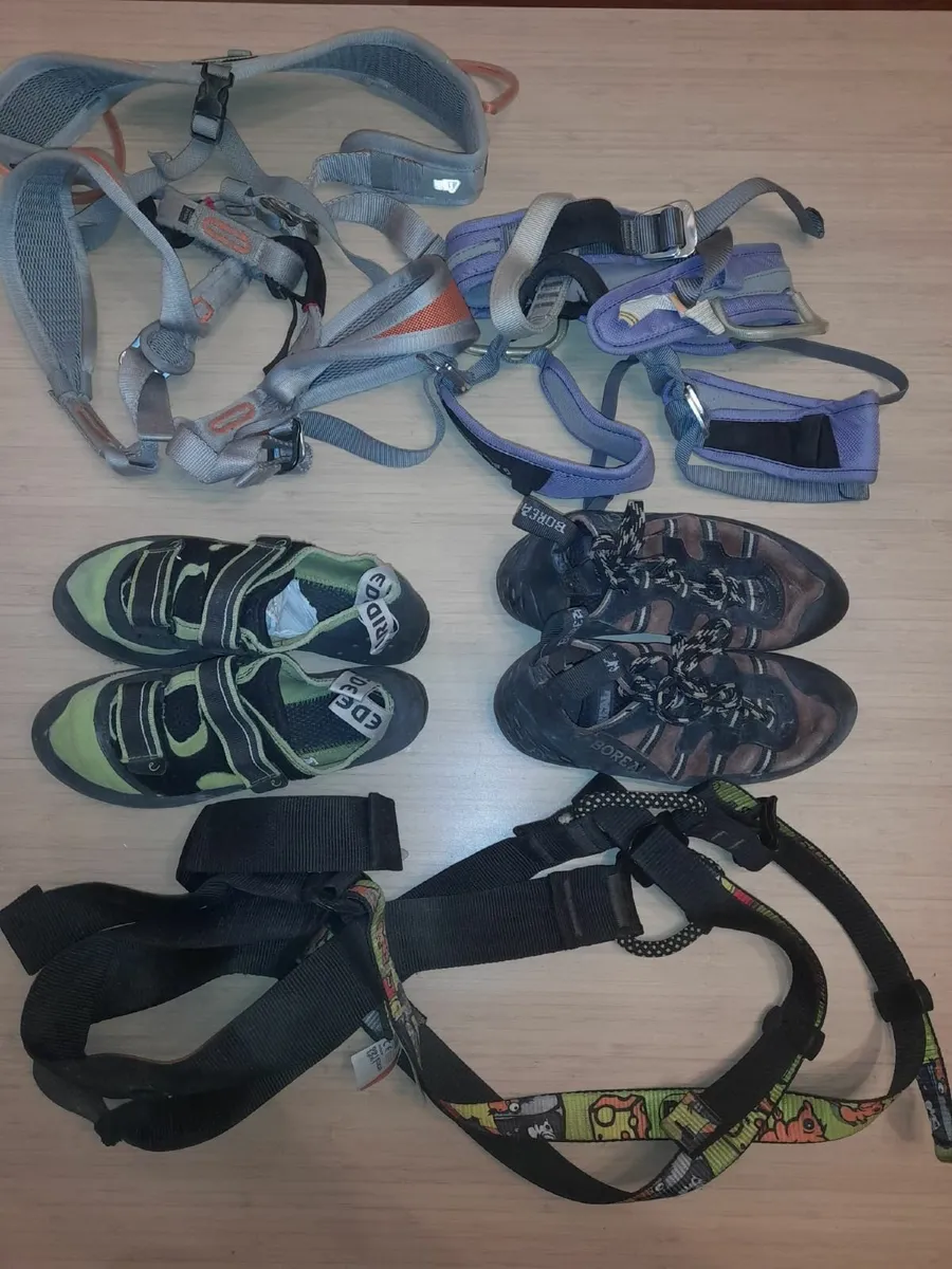 Children's climbing harnesses & climbing shoes - Image 1