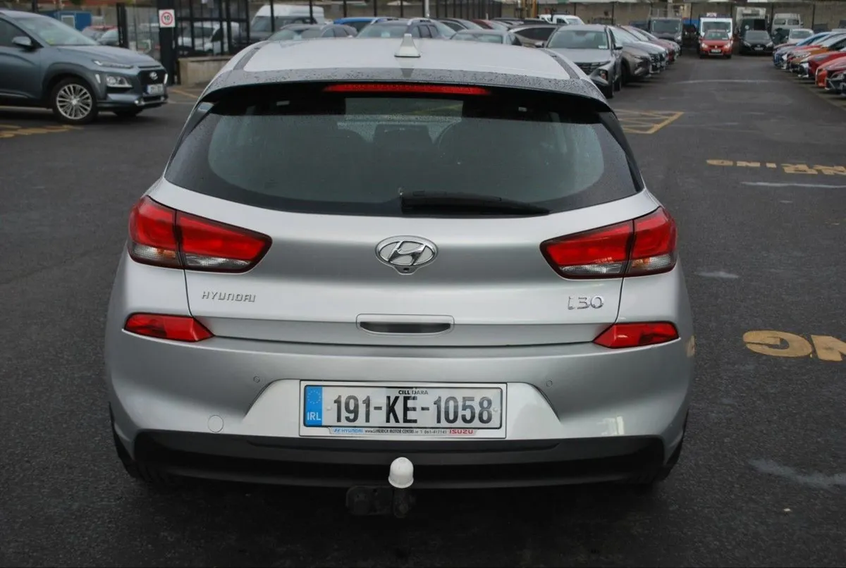 Hyundai i30 1.6 Diesel Deluxe Plus - Image 4