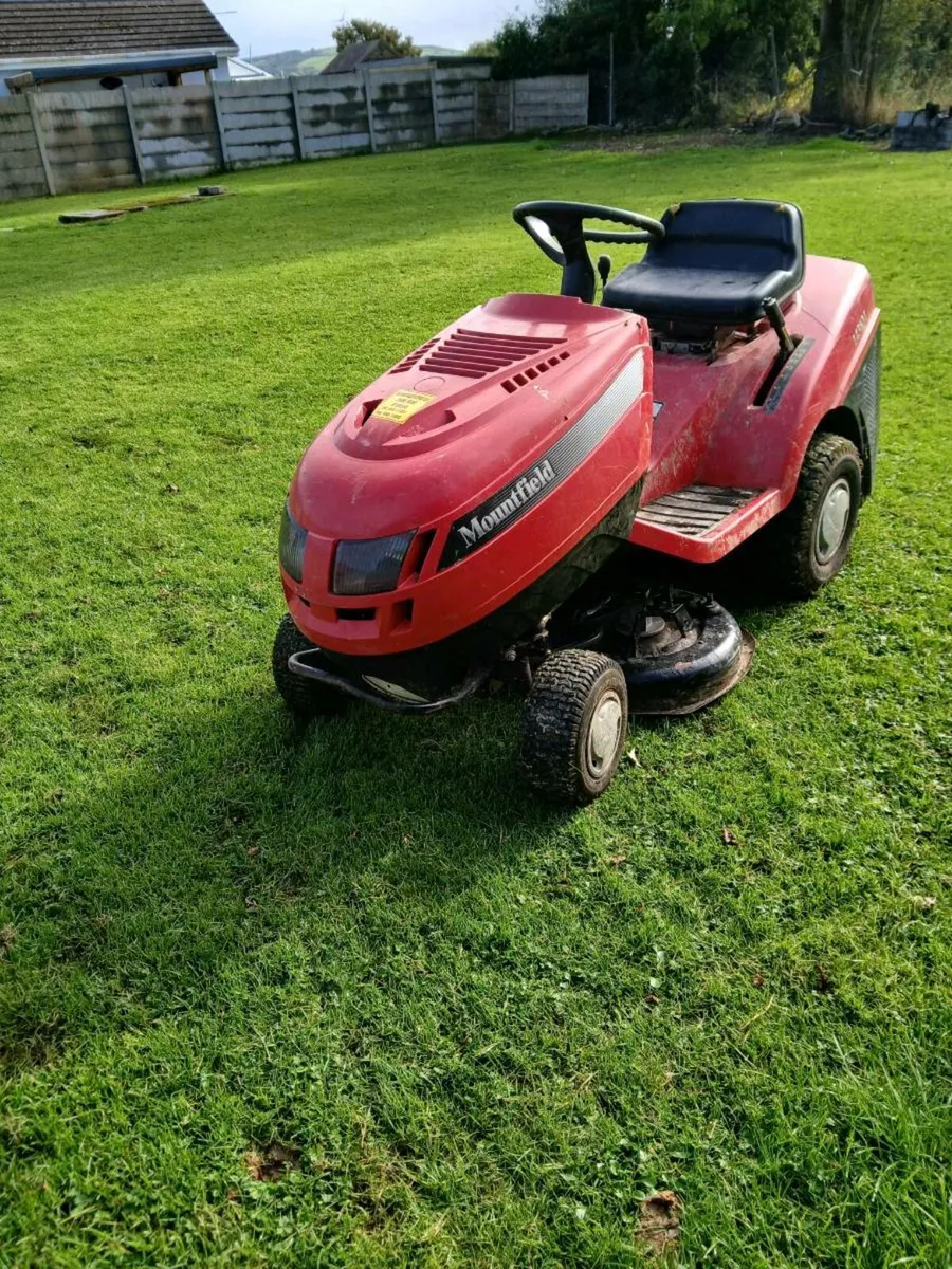 Mountfield ride on lawnmower - Image 1