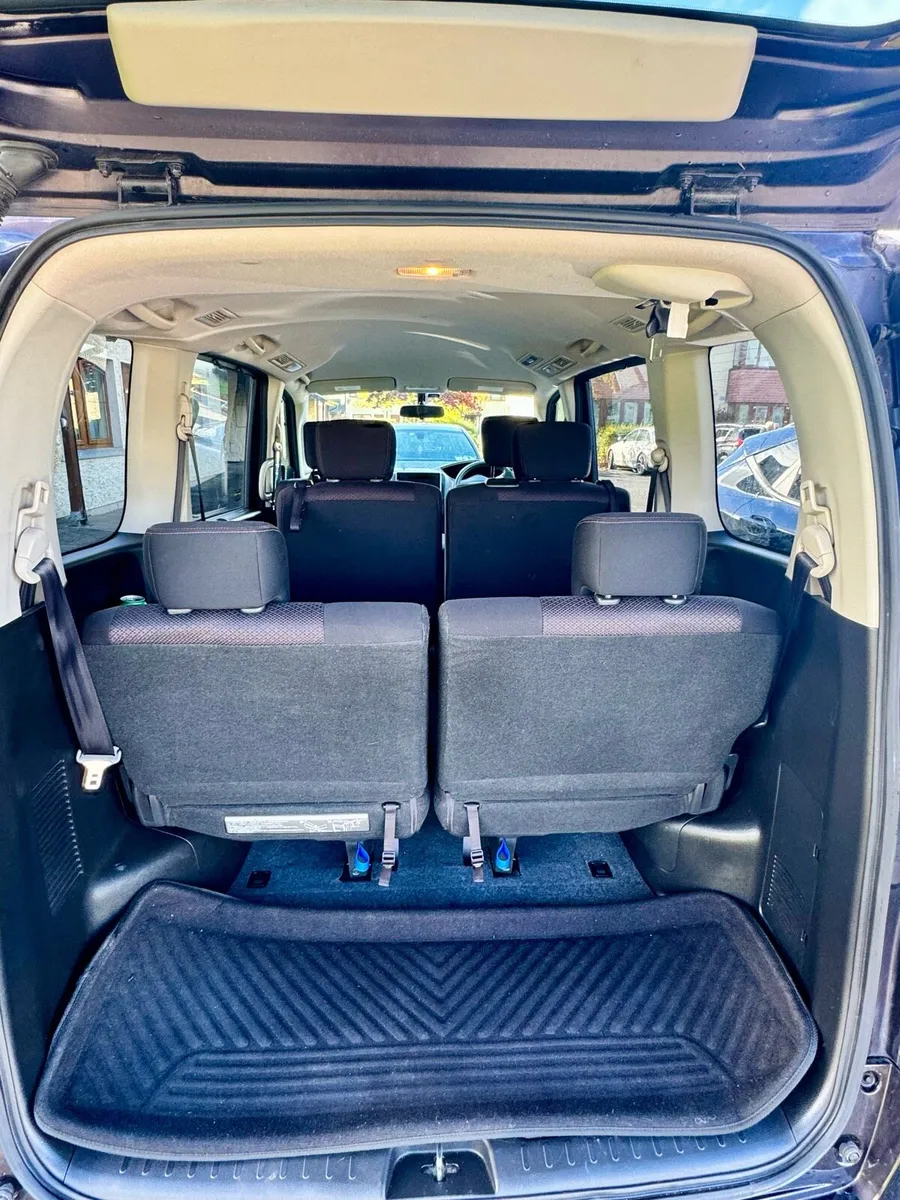 Nissan Serena 8 Seat Automatic Excellent Condition - Image 4
