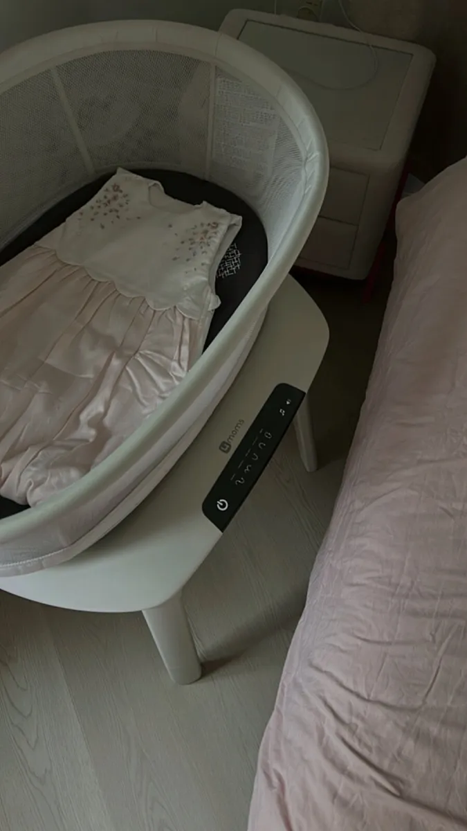 Baby bassinet - Image 2