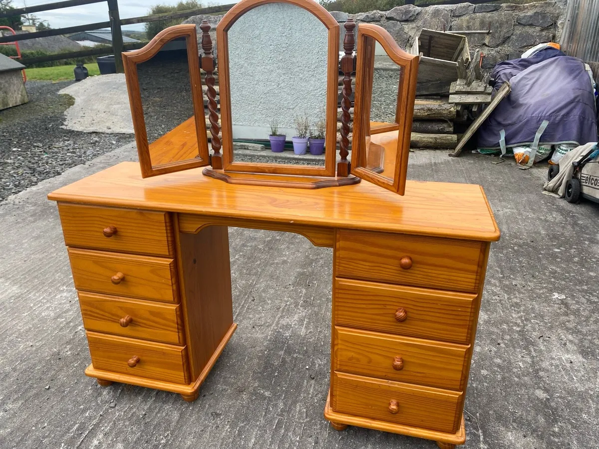 Dressing table with mirrors for sale in Co. Clare for €110 on DoneDeal