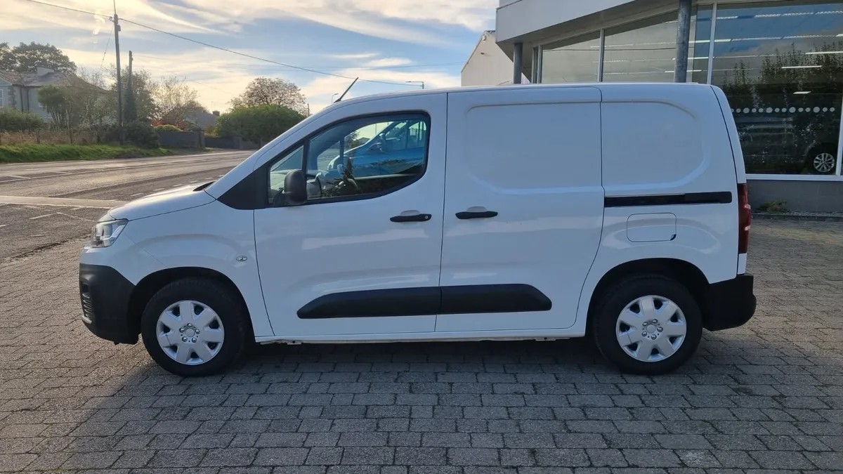 202 CITROEN BERLINGO NEW SHAPE 3 SEATS - Image 3