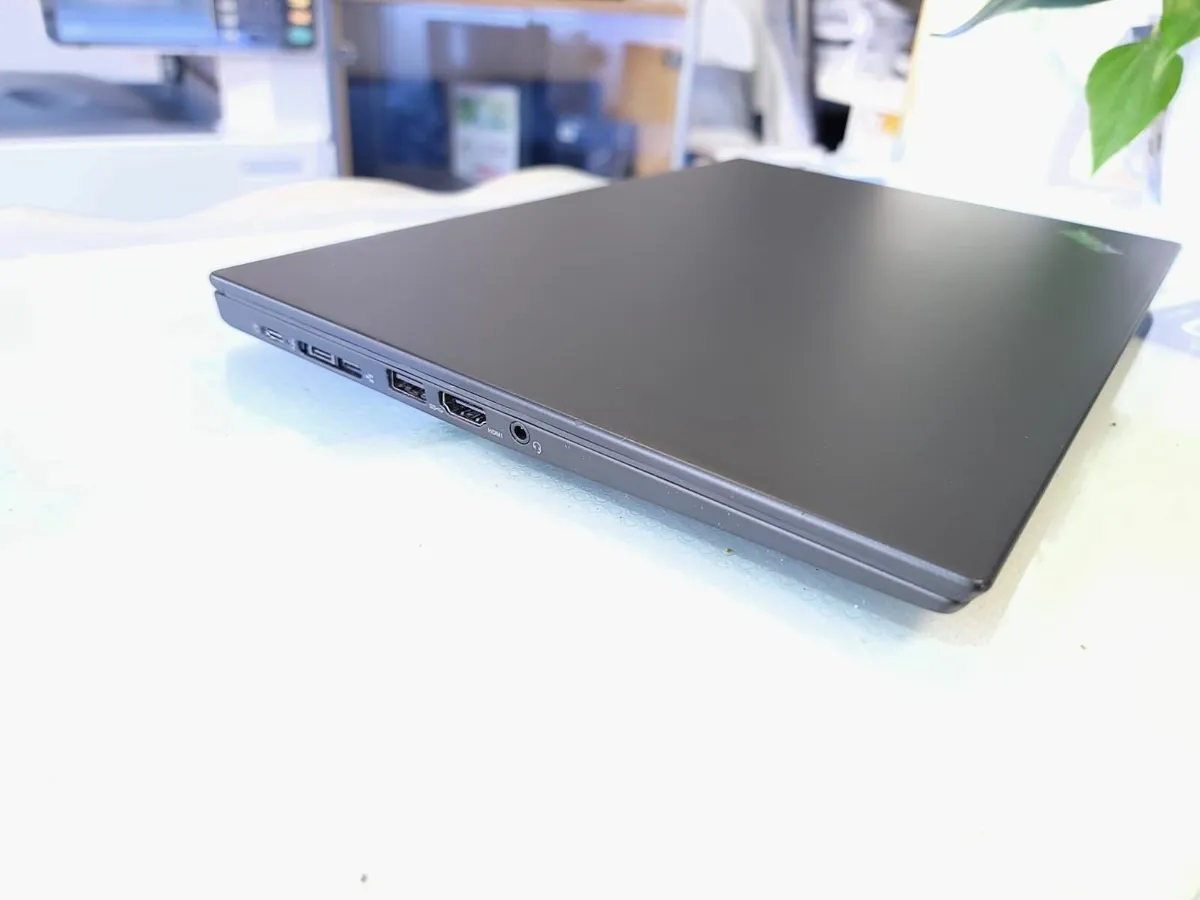 Lenovo ThinkPad T490s》 i78665U 16RAM 512GB SSD for sale in Co