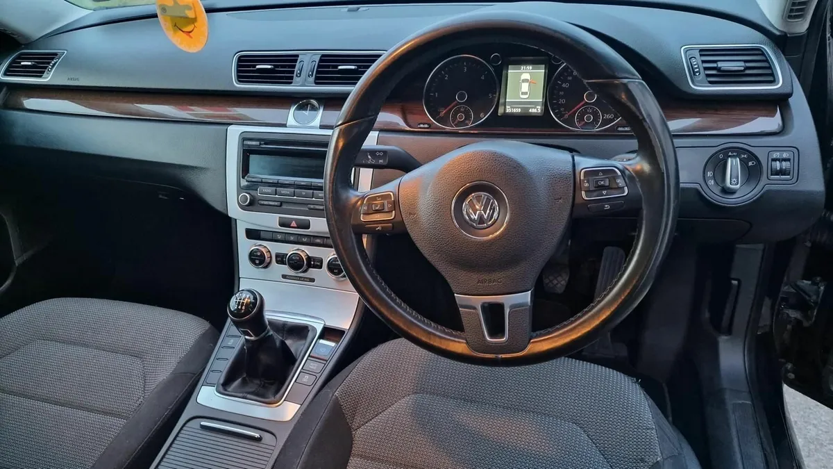 Volkswagen Passat 2013 - Image 3