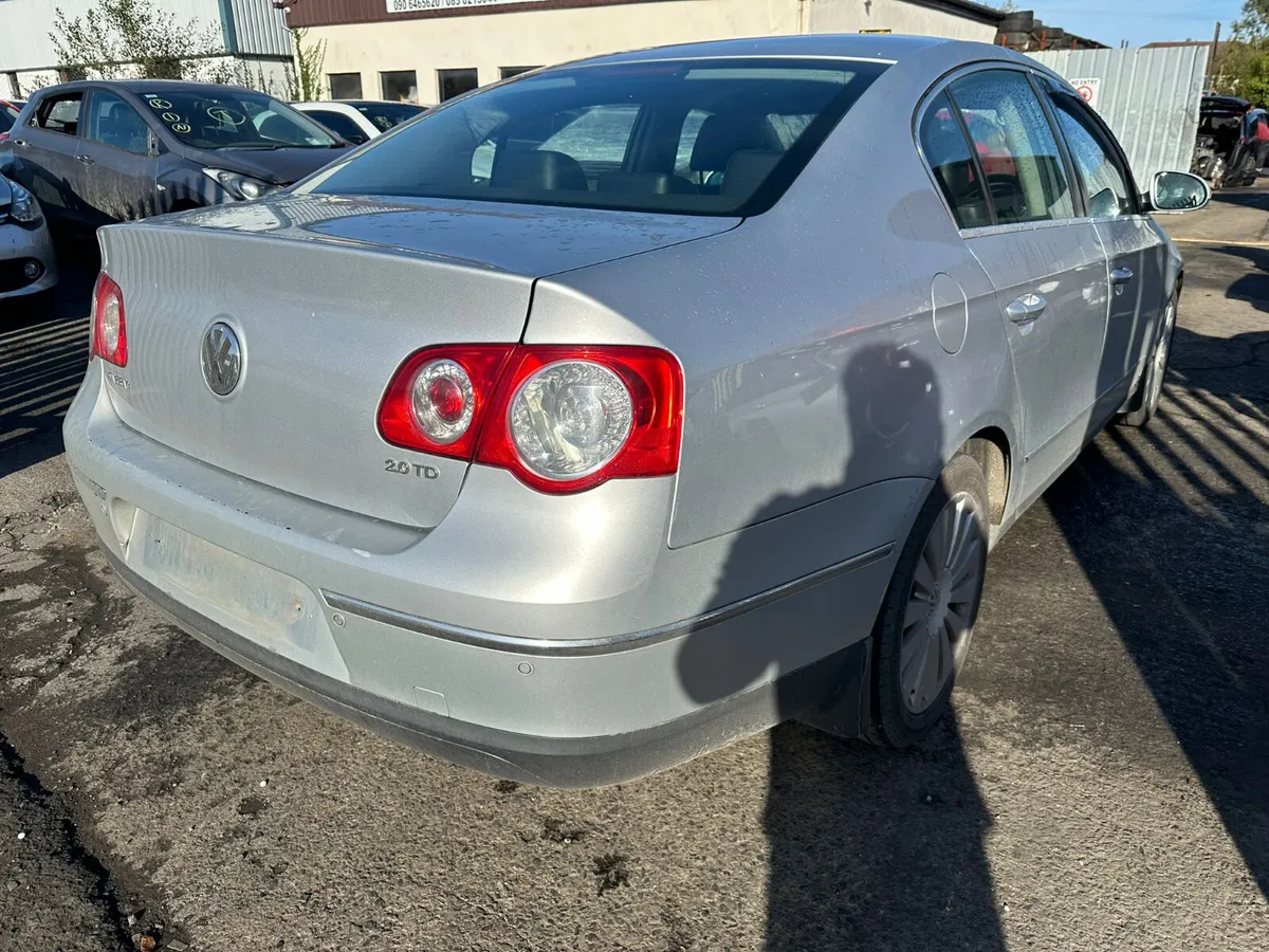 09 VW PASSAT  2.0 TDI (CBA) HIGHLINE FOR BREAKING - Image 4