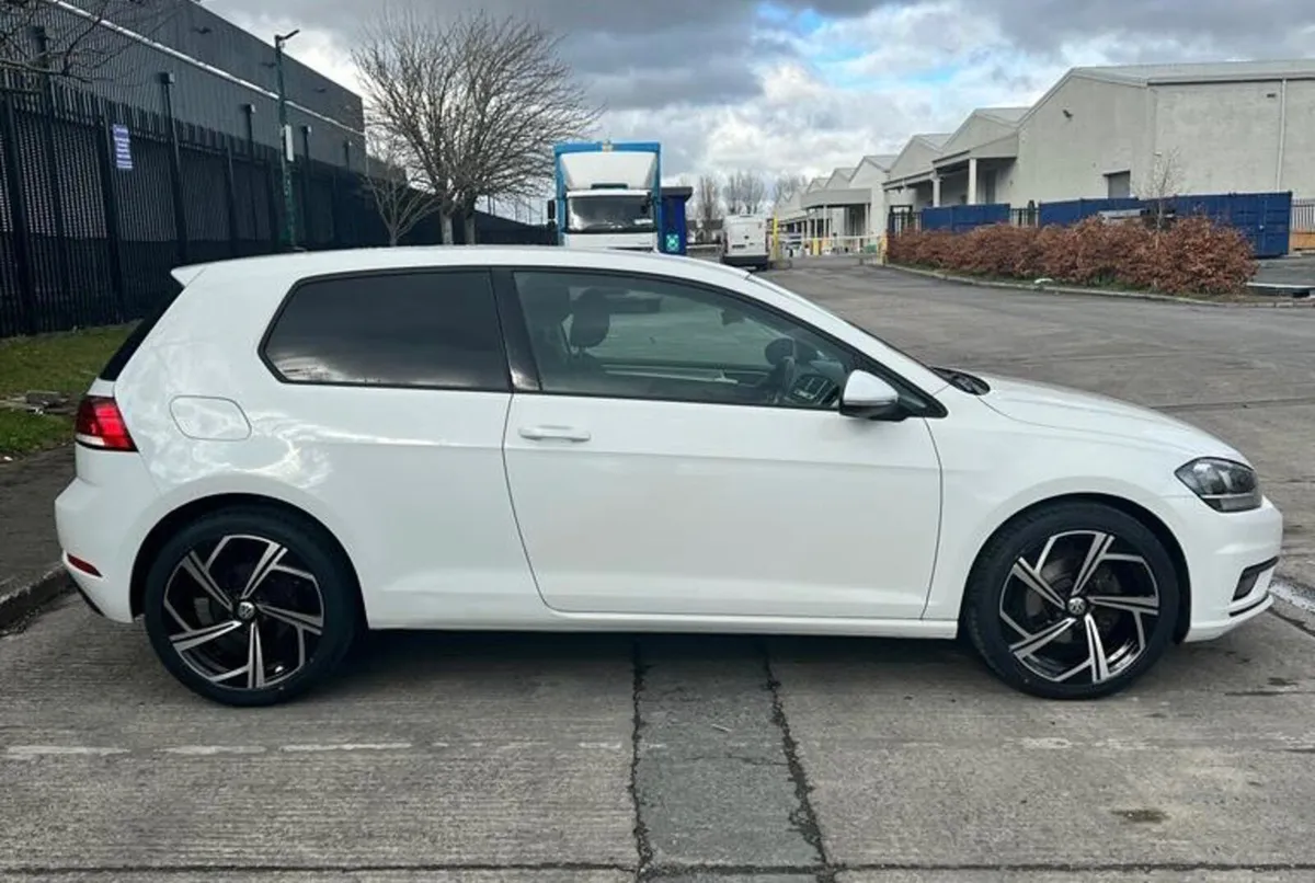 2018 Volkswagen Golf Trendline 115Bhp - Image 3