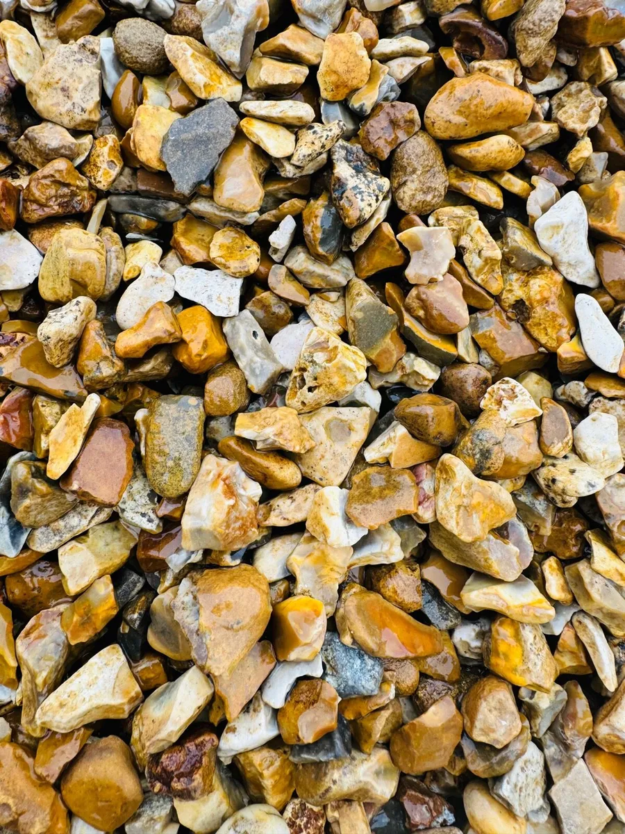 Grave pebbles and chippings - Image 4