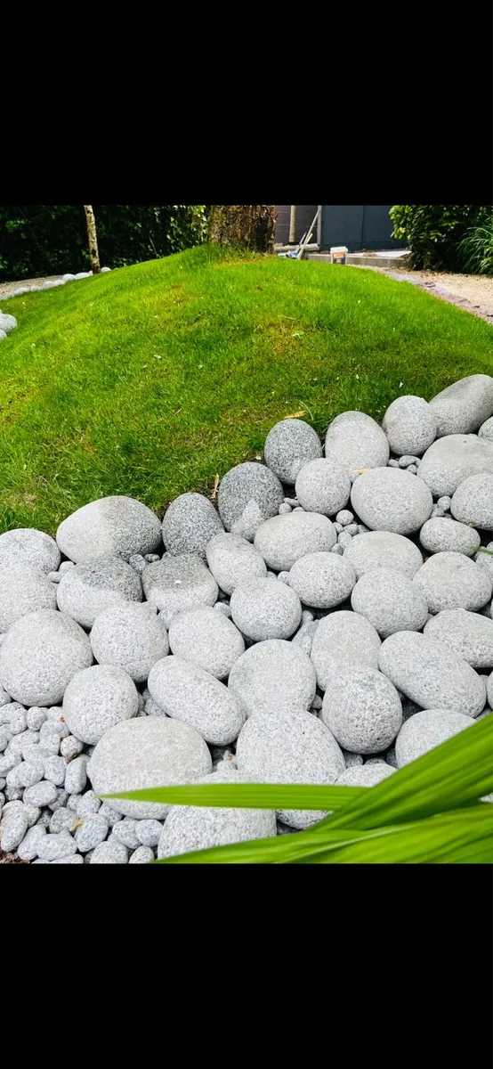 Grave pebbles and chippings - Image 1