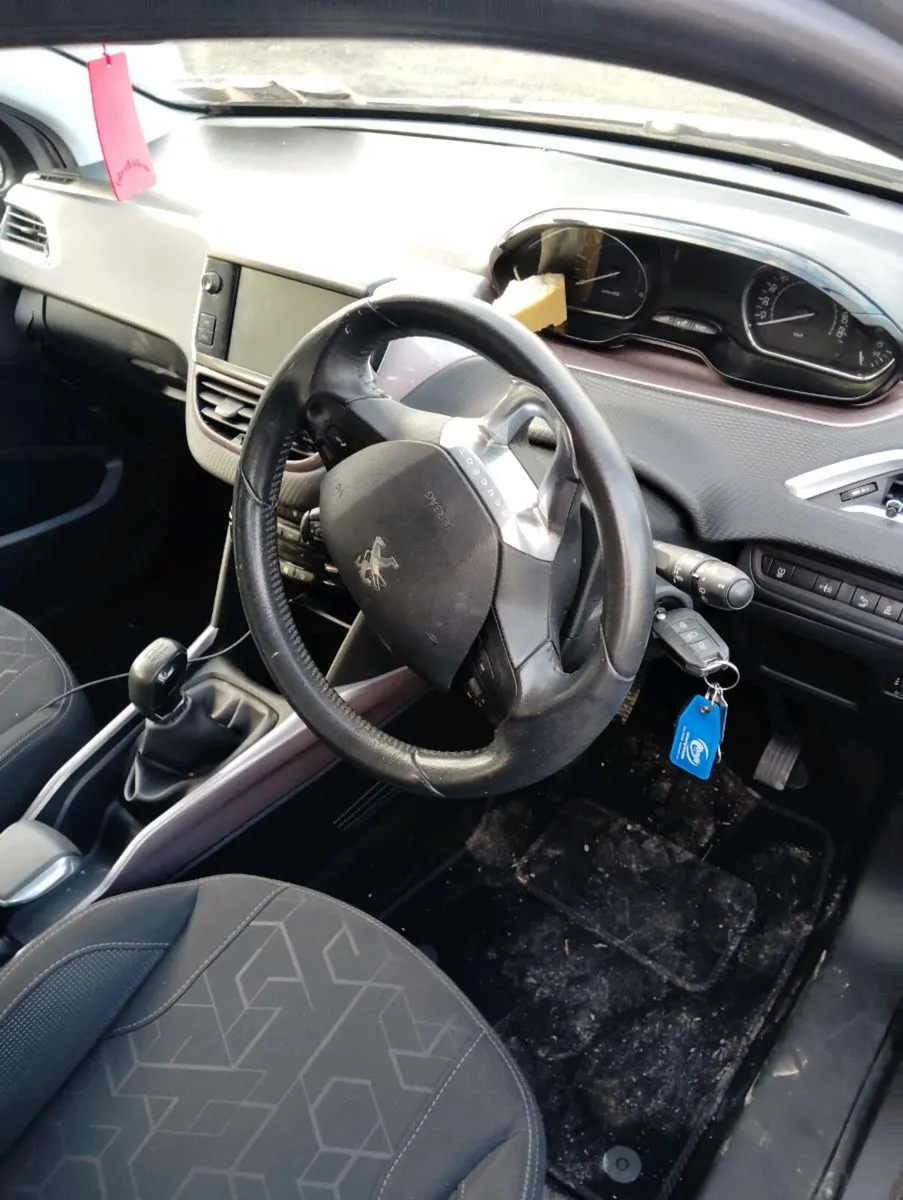 Breaking Peugeot 2008 2015 1.4hdi - Image 4
