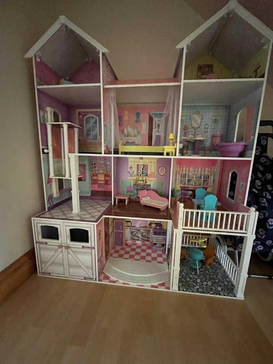 Kidkraft Country Estate Dollhouse - Image 1