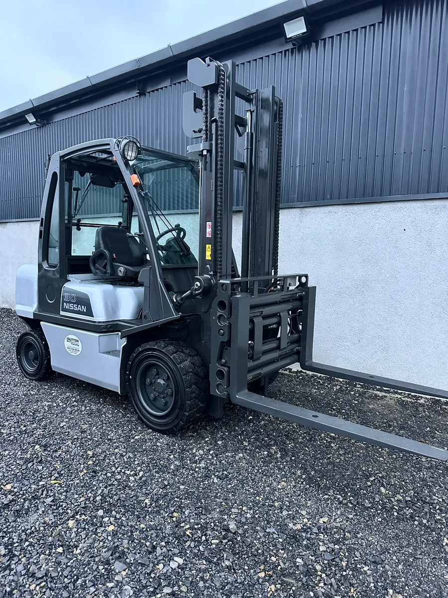 Nissan 3 Ton Forklift - Image 3