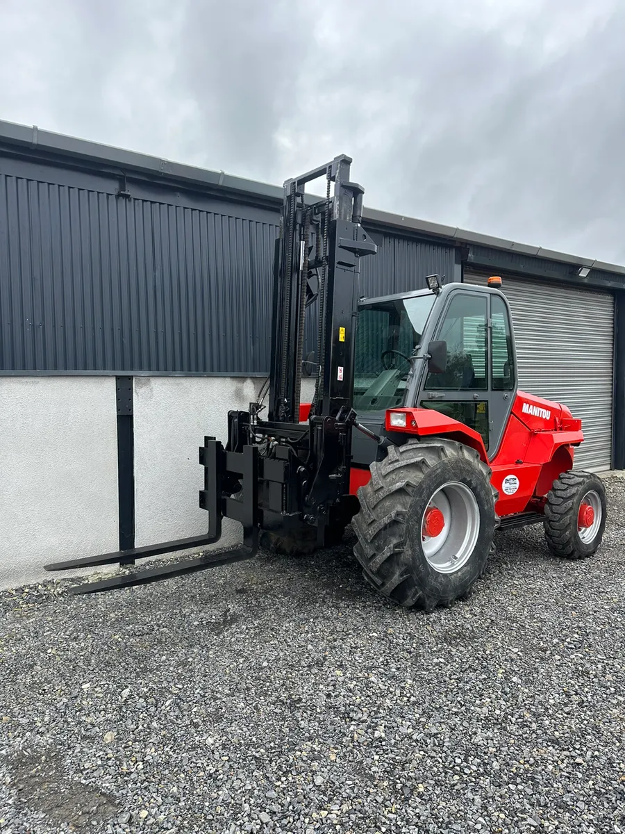 Manitou M26-4 Rough Terrain 4x4 Forklift - Image 3