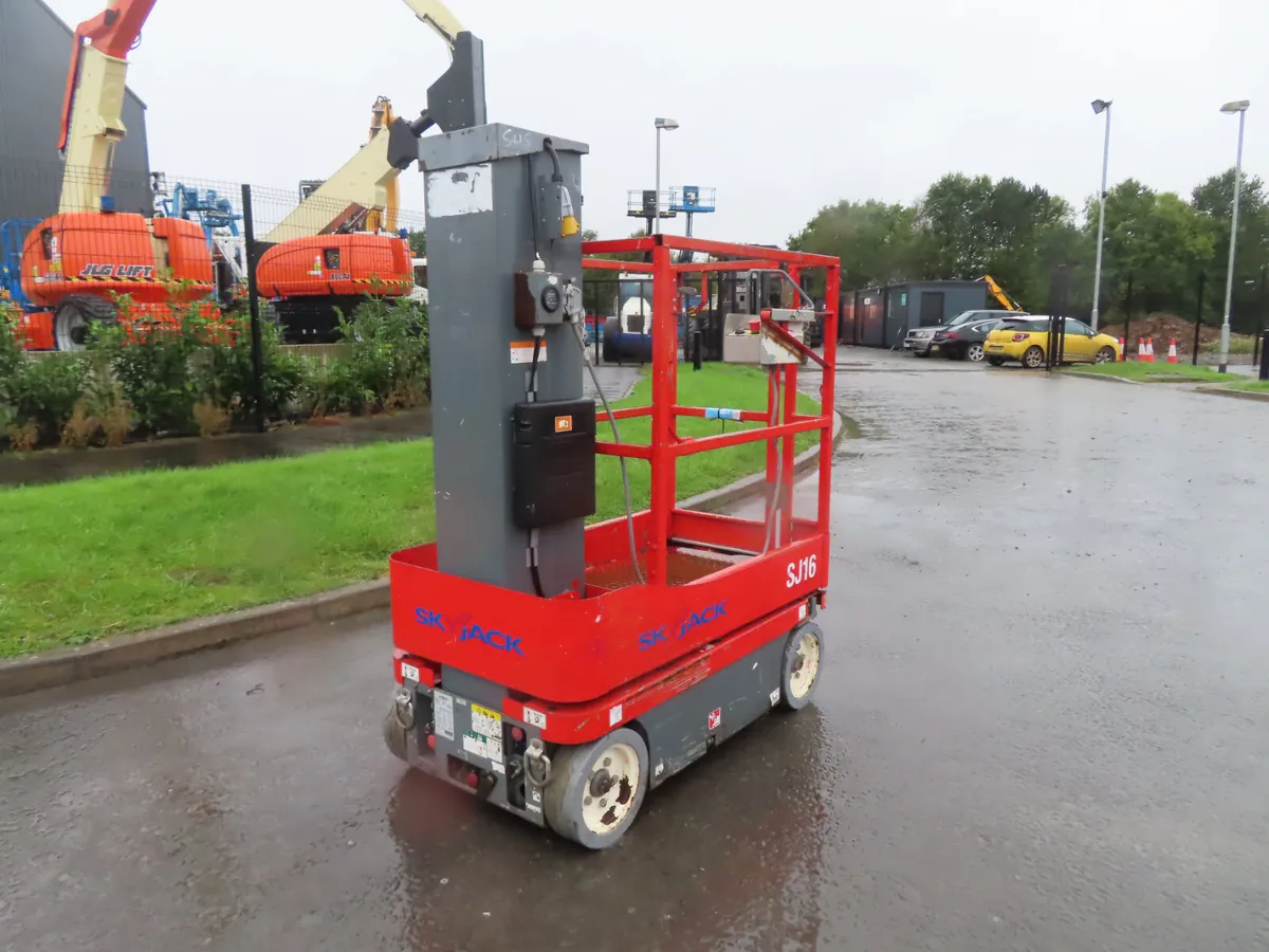 Skyjack SJ16 Mast Lift Access Platform - Image 3