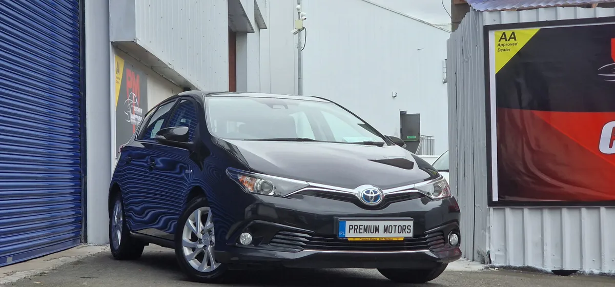 Toyota Auris Luna  Automatic Hybrid AA APPROVED - Image 2