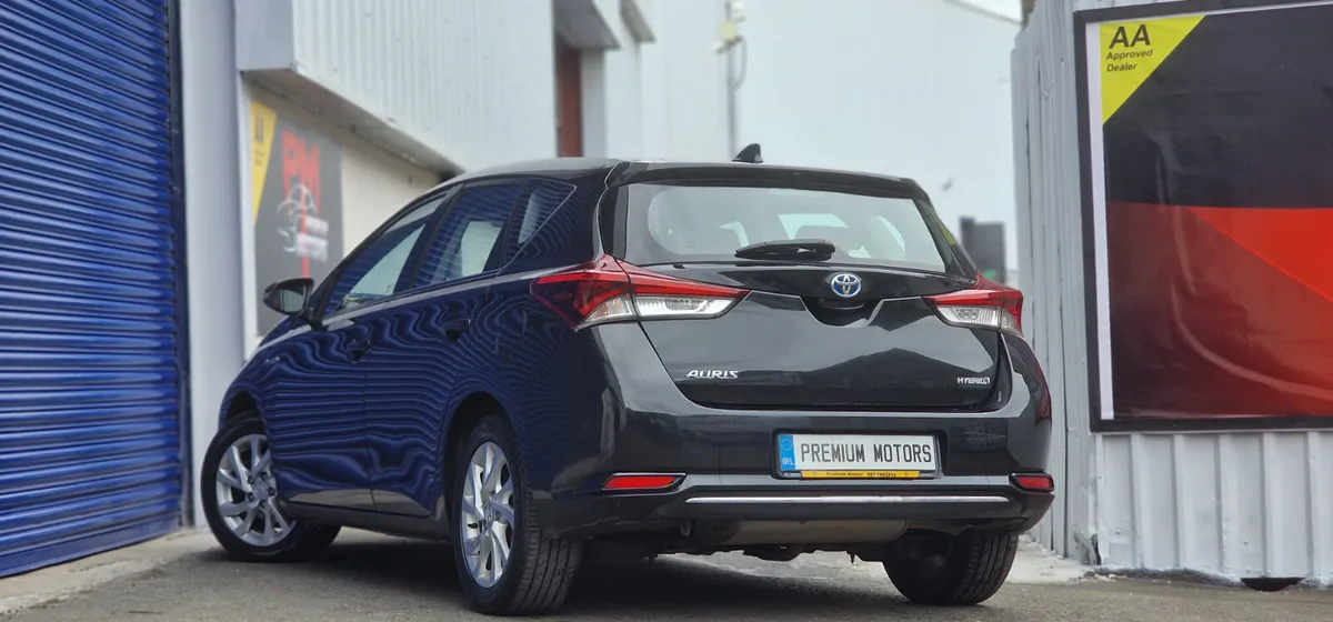 Toyota Auris Luna  Automatic Hybrid AA APPROVED - Image 3