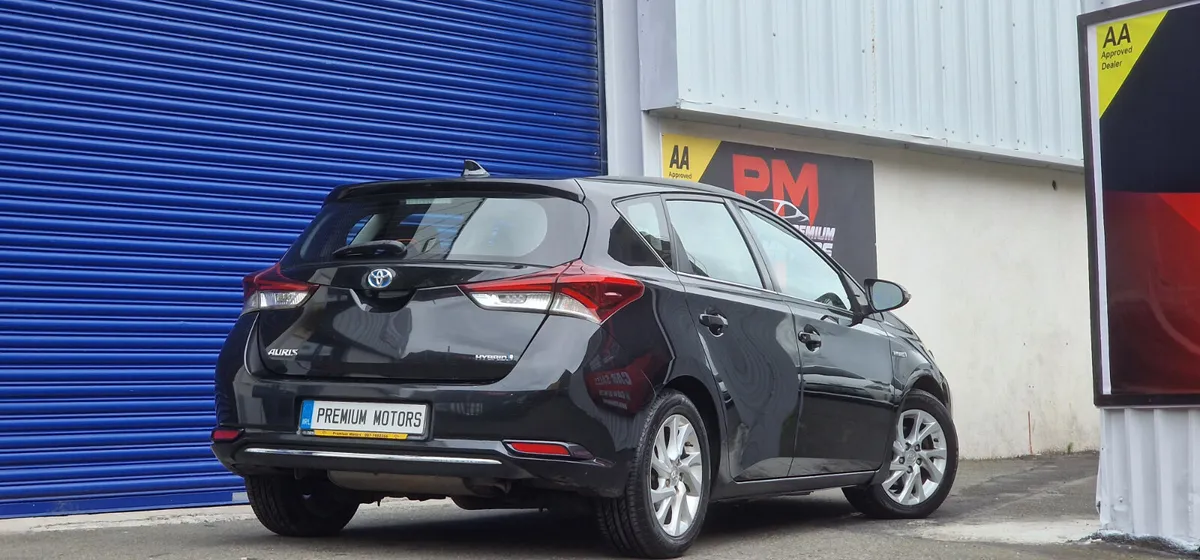 Toyota Auris Luna  Automatic Hybrid AA APPROVED - Image 4