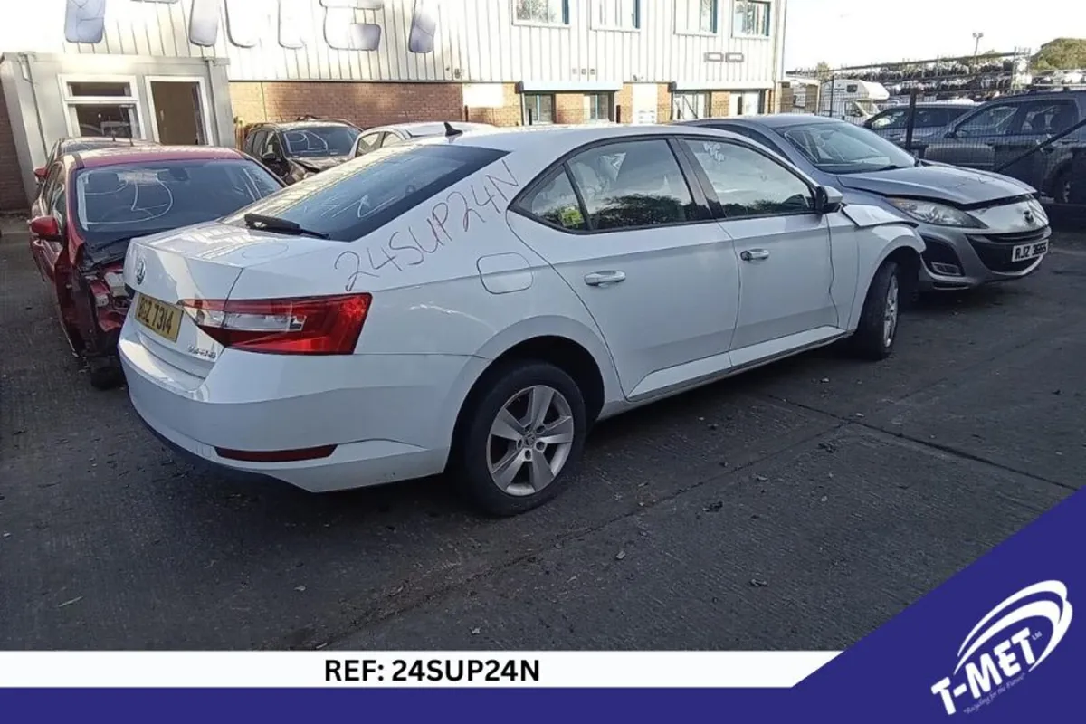 2016 SKODA SUPERB BREAKING FOR PARTS - Image 2