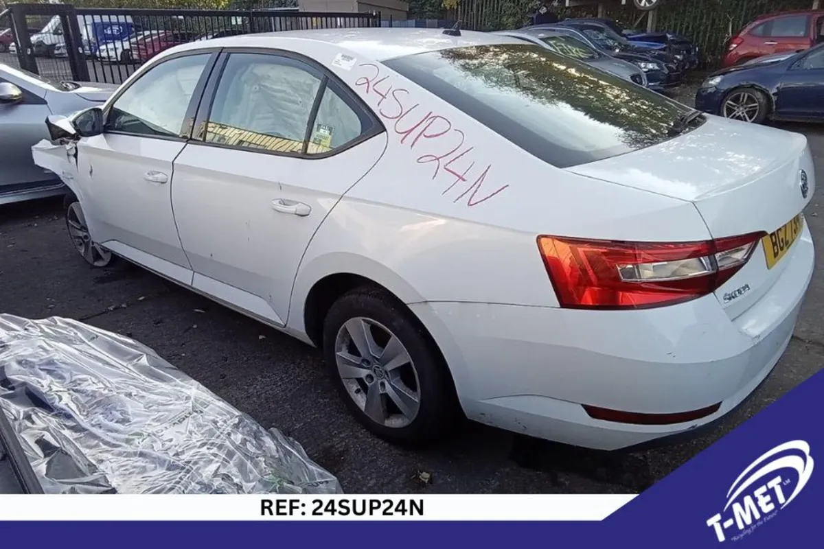 2016 SKODA SUPERB BREAKING FOR PARTS - Image 1