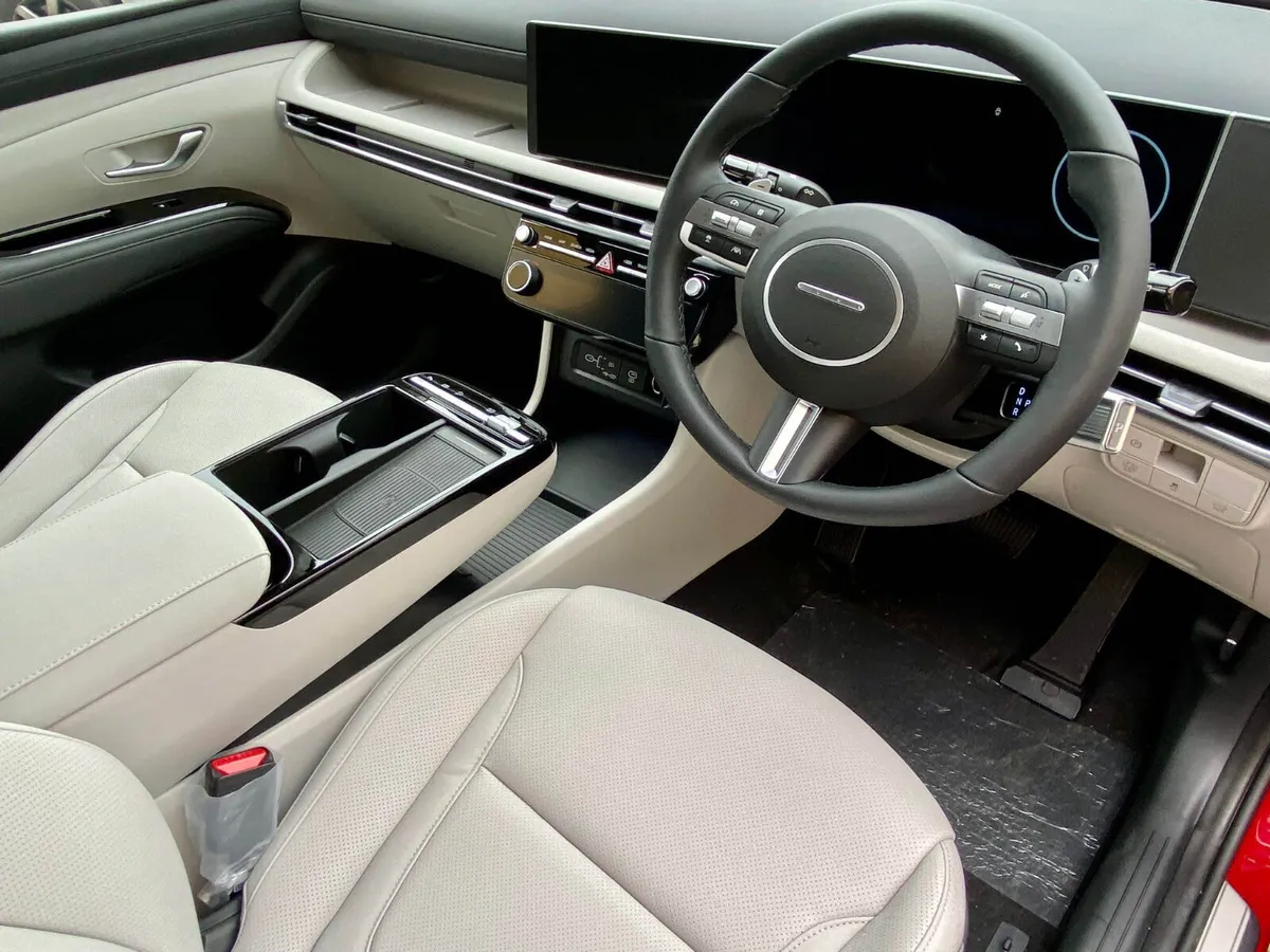 All New 2025 2WD Tucson PHEV 252 - Image 3
