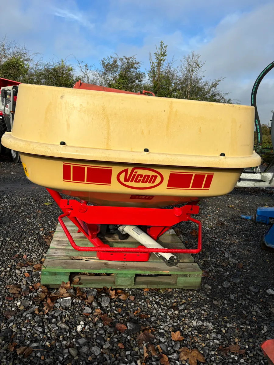 Vicon  fertiliser spreader - Image 2