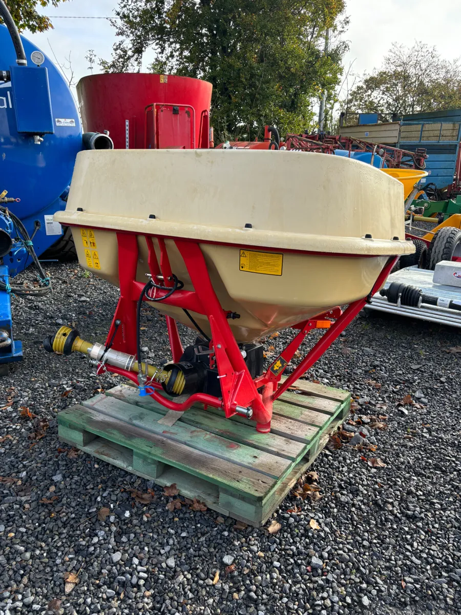 Vicon  fertiliser spreader - Image 1