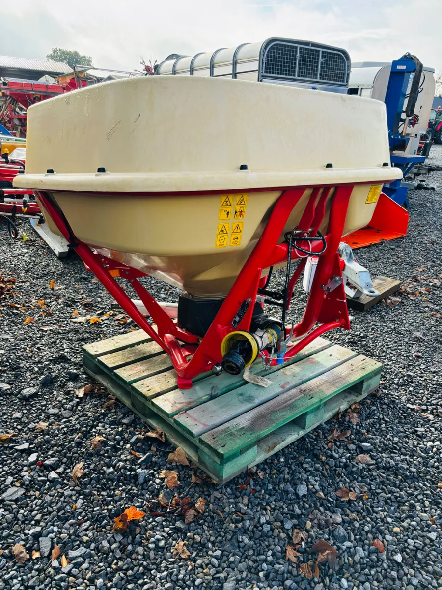 Vicon  fertiliser spreader - Image 4