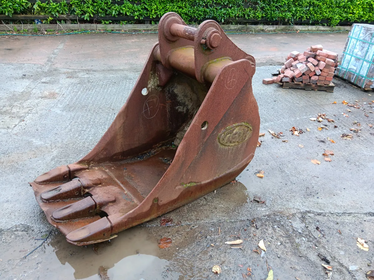 2 foot digging bucket 80mm - Image 1