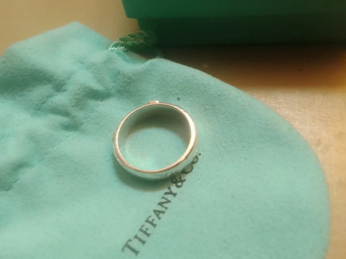 TIFFANY & CO STG SILVER FLORAL BAND RING  Q - Image 4