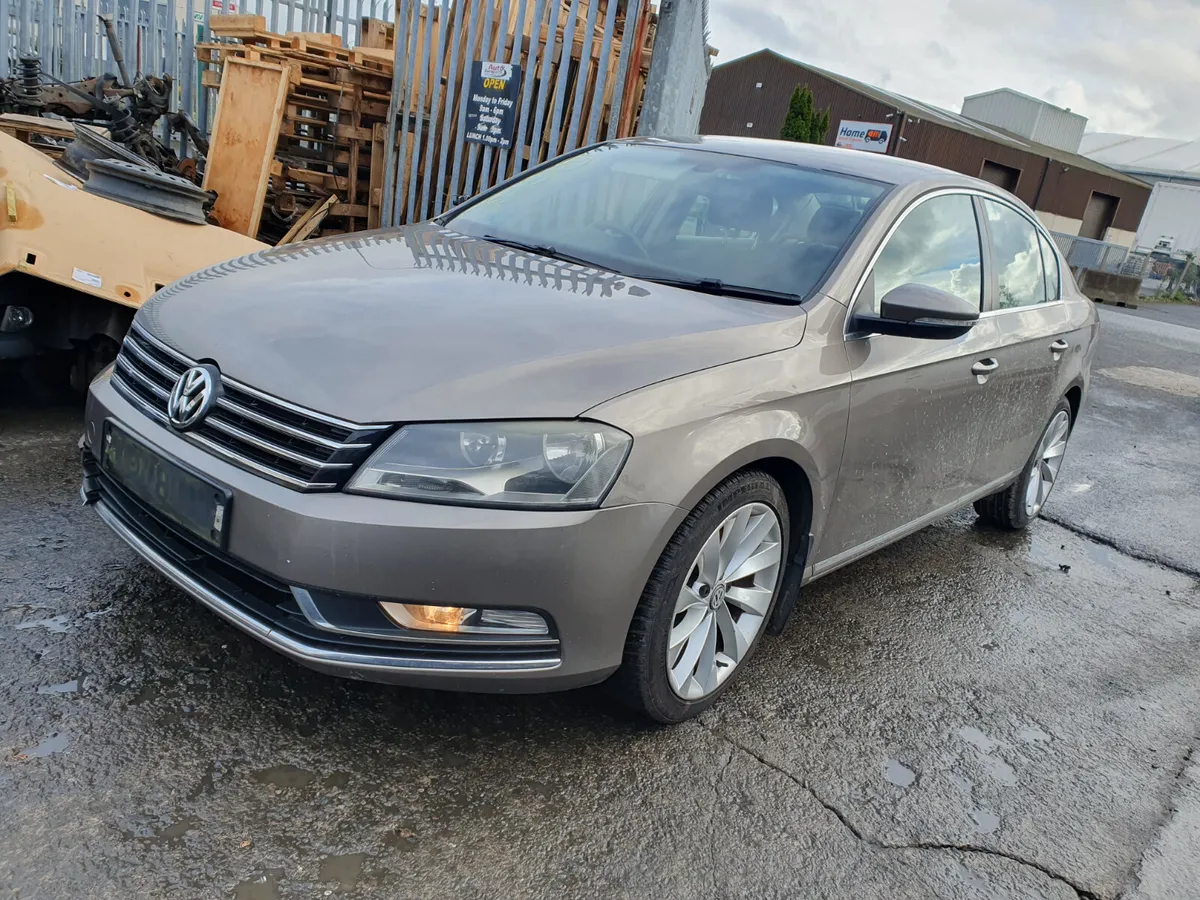 11 VOLKSWAGEN PASSAT  1.6 TDI (CAYB) FOR BREAKING - Image 1