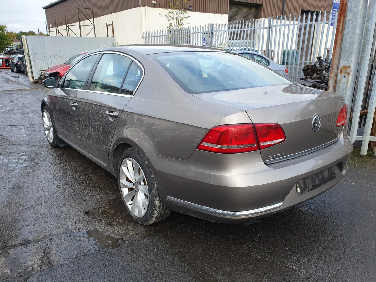11 VOLKSWAGEN PASSAT  1.6 TDI (CAYB) FOR BREAKING - Image 4