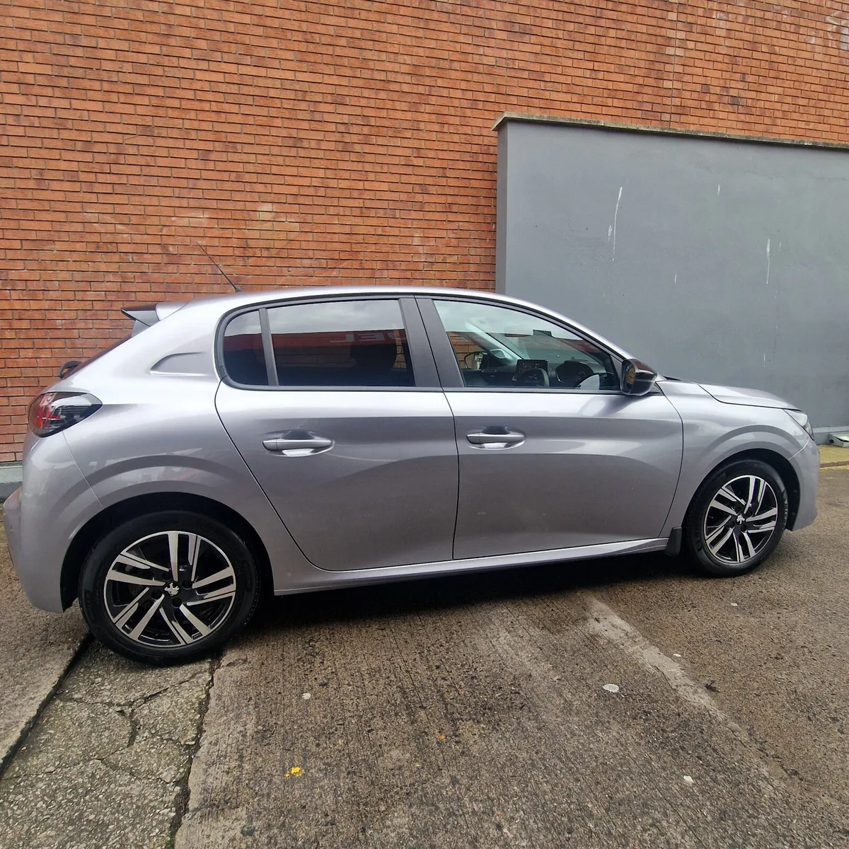 Peugeot 208 2023 Mint condition - Image 2