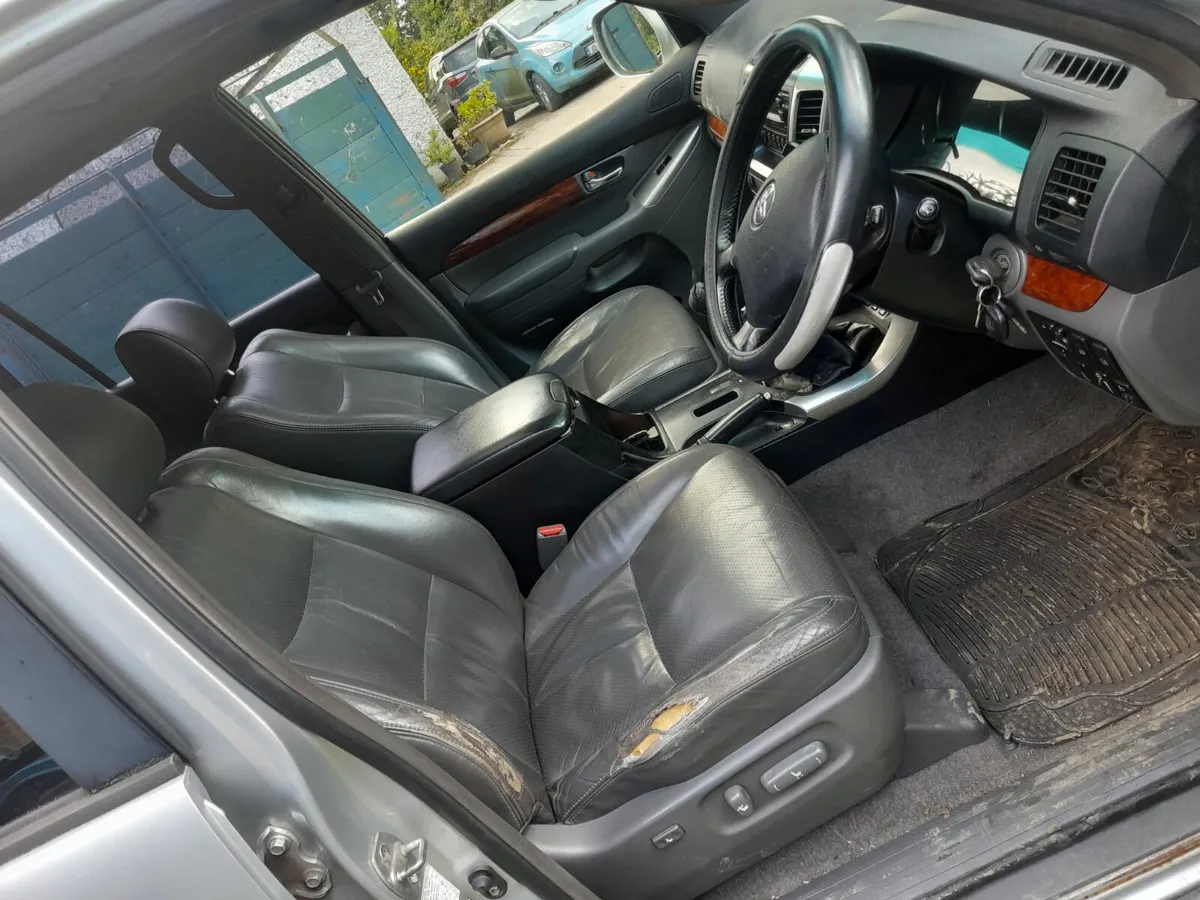 Toyota landcruiser  auto breaking for parts - Image 3